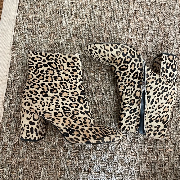 Leopard print booties size 9.5 - Picture 2 of 5